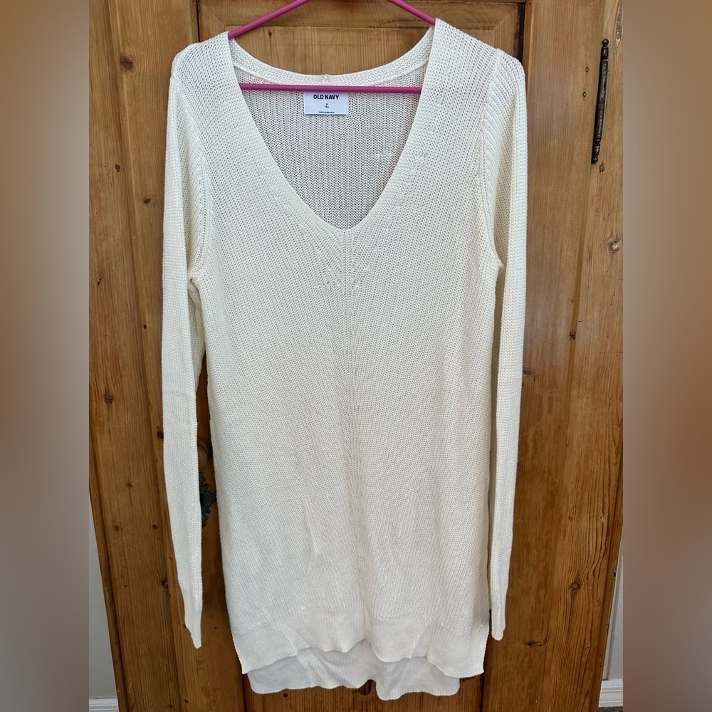 White V Neck Fine Knit Sweater/Sweater Dress Size Medium Tall Old Navy